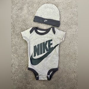NIKE Onesie & Beanie